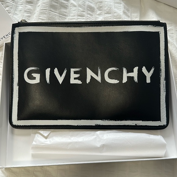 Givenchy pouch - Picture 1 of 4